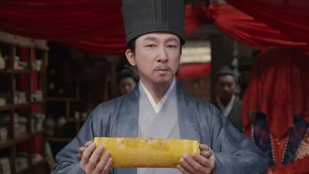兰香大婚师父苏可举圣旨深意 圣旨一出全场肃穆，师父借皇权的重量定下基调，警示夫家