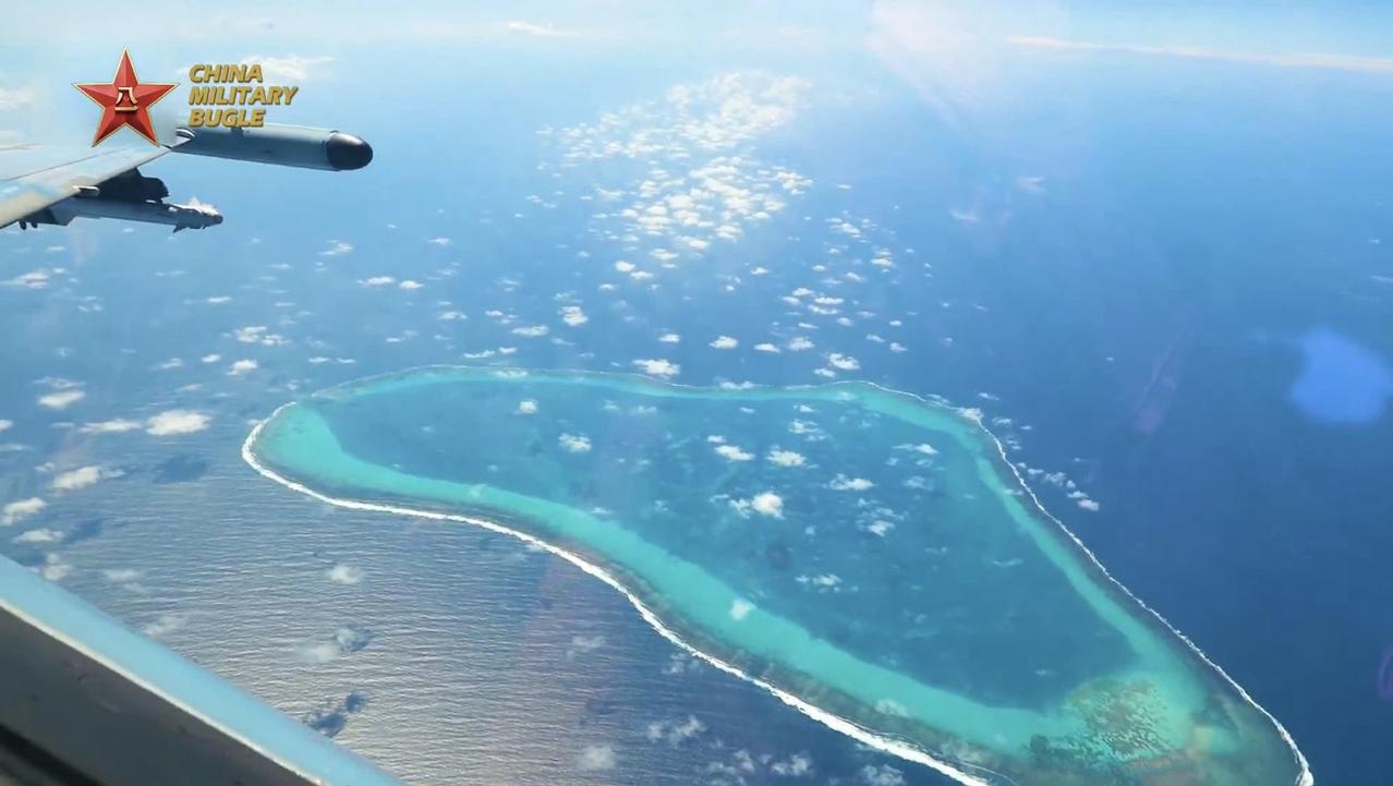 苏-35战机挂实弹飞越黄岩岛 中国军方彰显南海主权捍卫决心
 
本报讯 近日，中