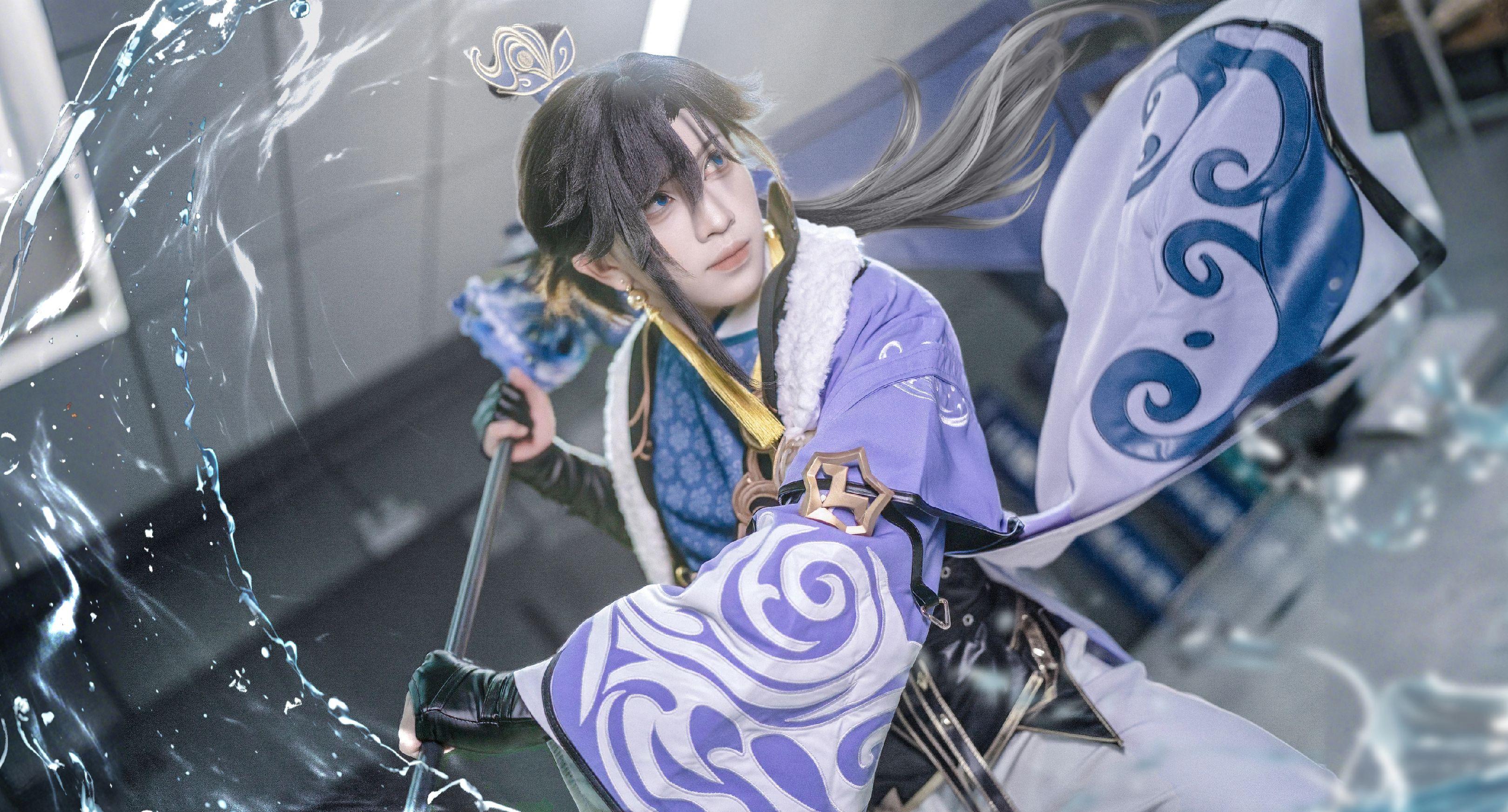 出镜 没灯也能拍场照。