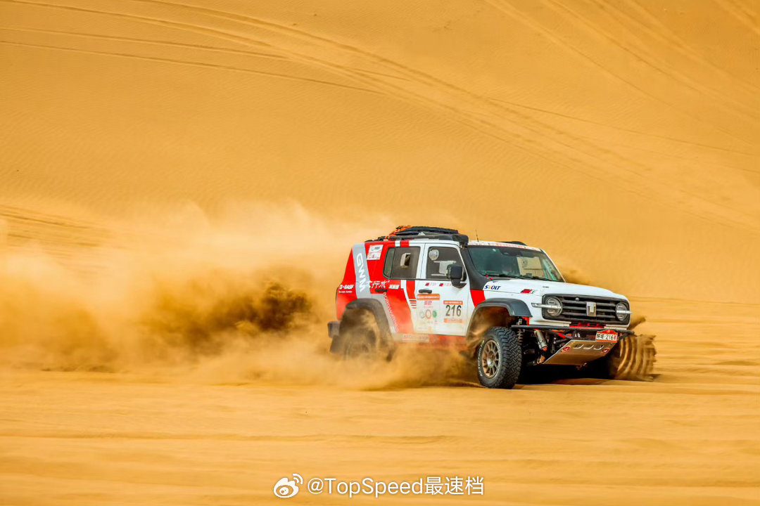 魏总以多语种面向全球招募环塔车手，这不仅是组建一支厂商车队，更是将国际顶尖车手资