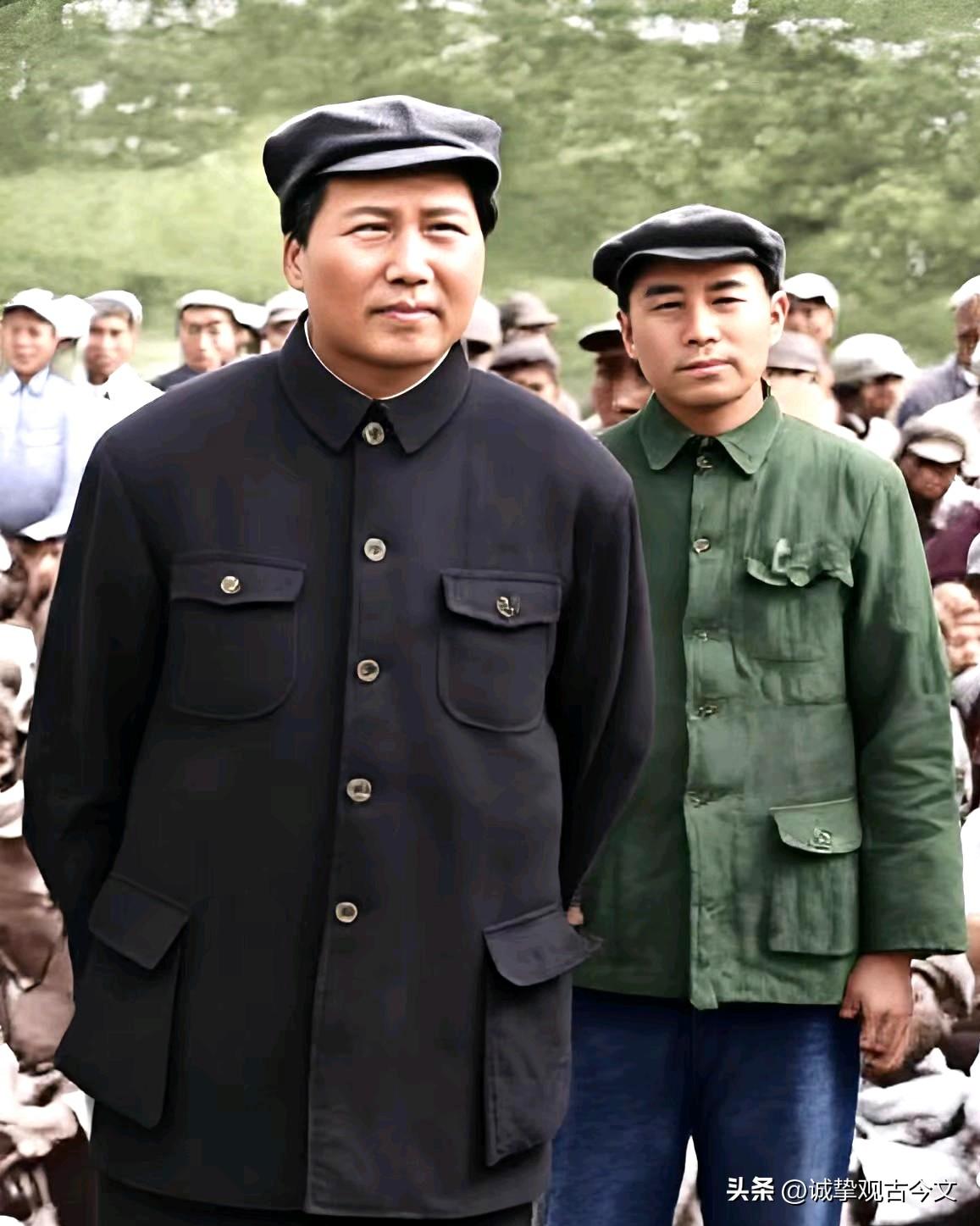 毛泽东主席和周恩来在延安