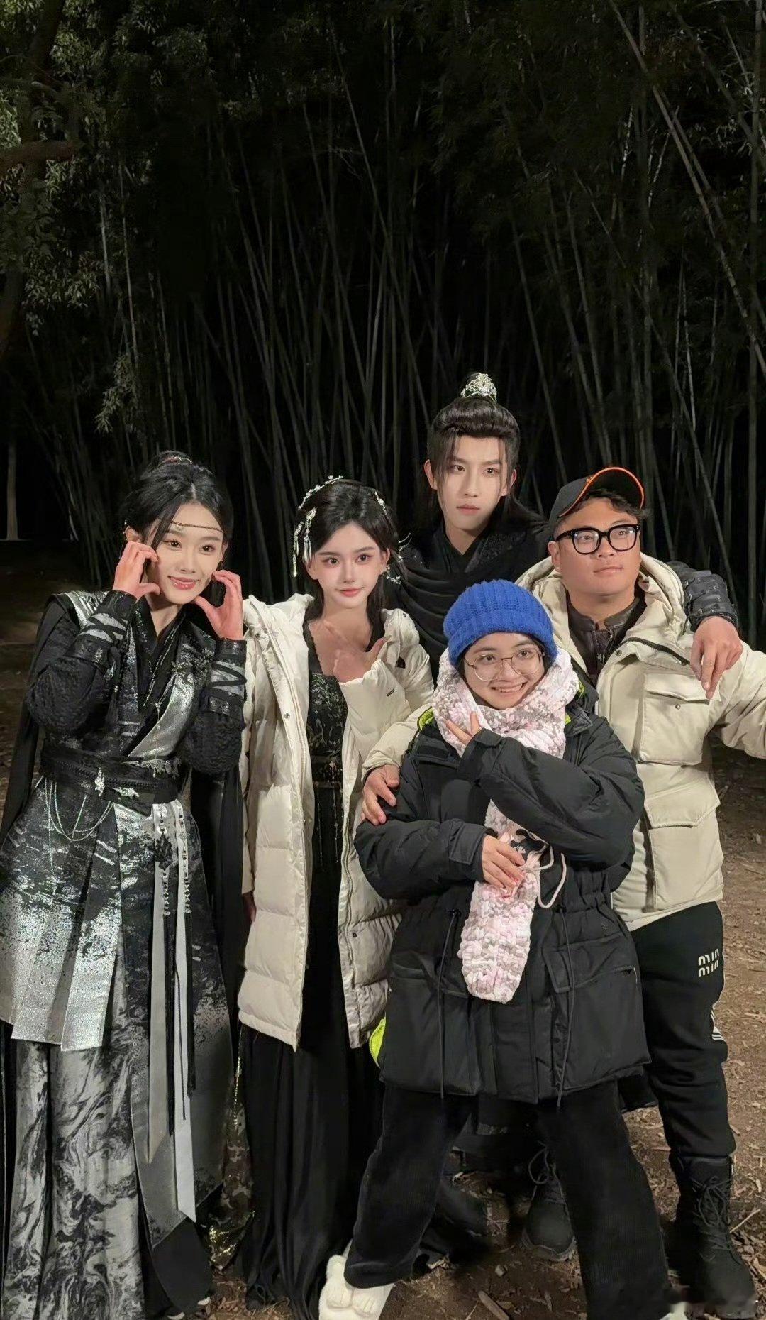 韩安冉发文怒怼某导演职场霸凌韩安冉为助理发声 韩安冉为助理发声韩安冉片场看不下去