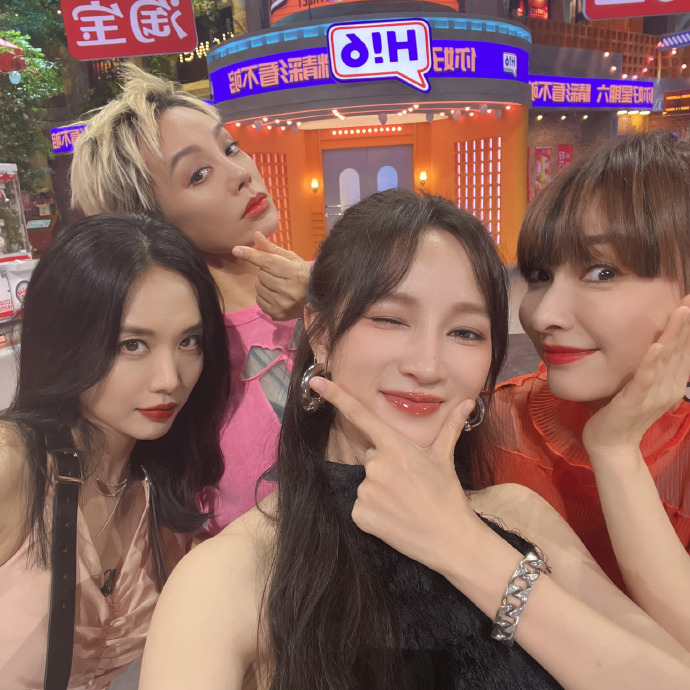 #宁静吴昕孟佳王霏霏摇人# 宁静、吴昕、孟佳、王霏霏《#你好星期六# 》在线摇人