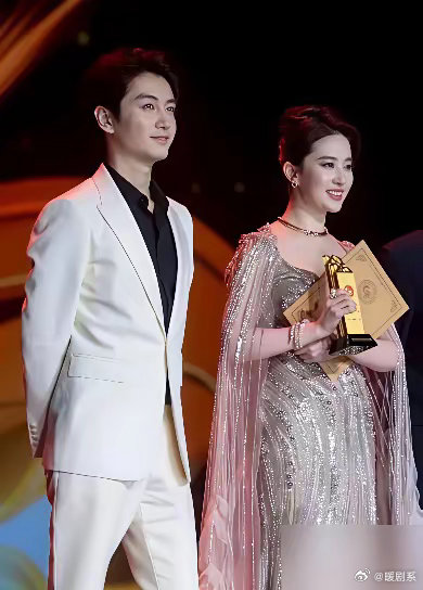 《咸雪》这项目真能磨。 去年就卡壳了。 陈晓不愿接，刘亦菲团队咬死要么原班要么换