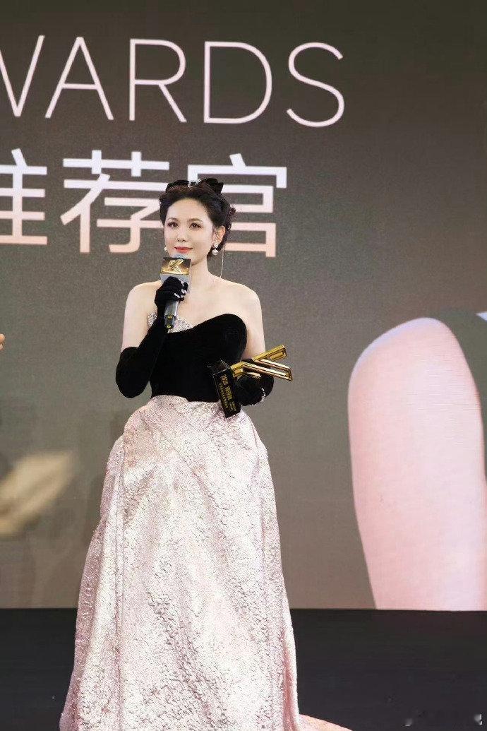 披荆斩棘送考人阵容 披荆斩棘夫妻同台奔赴披哥舞台，程莉莎现场为爱加油，坐等郭晓东