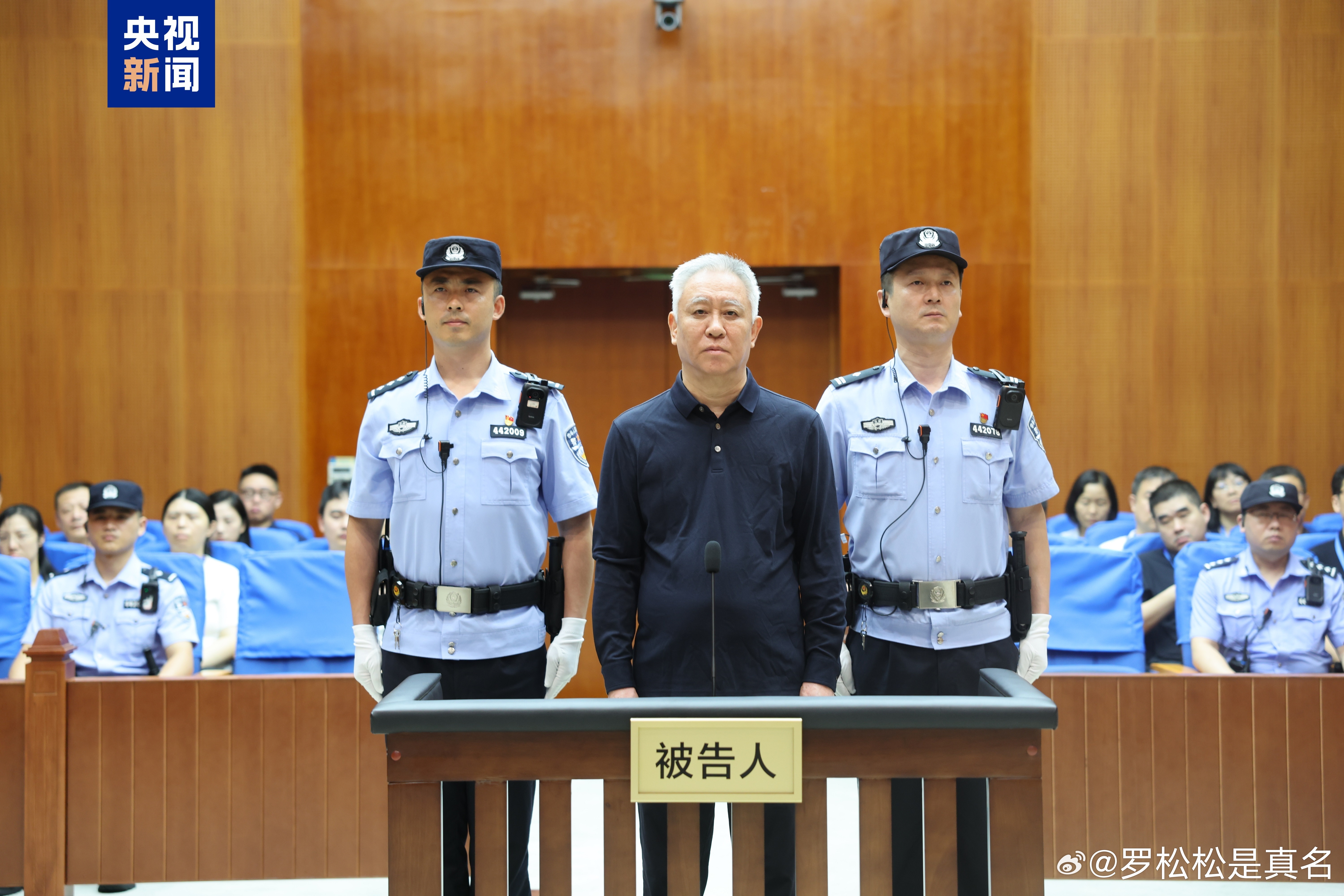 还是有被震惊到。 
