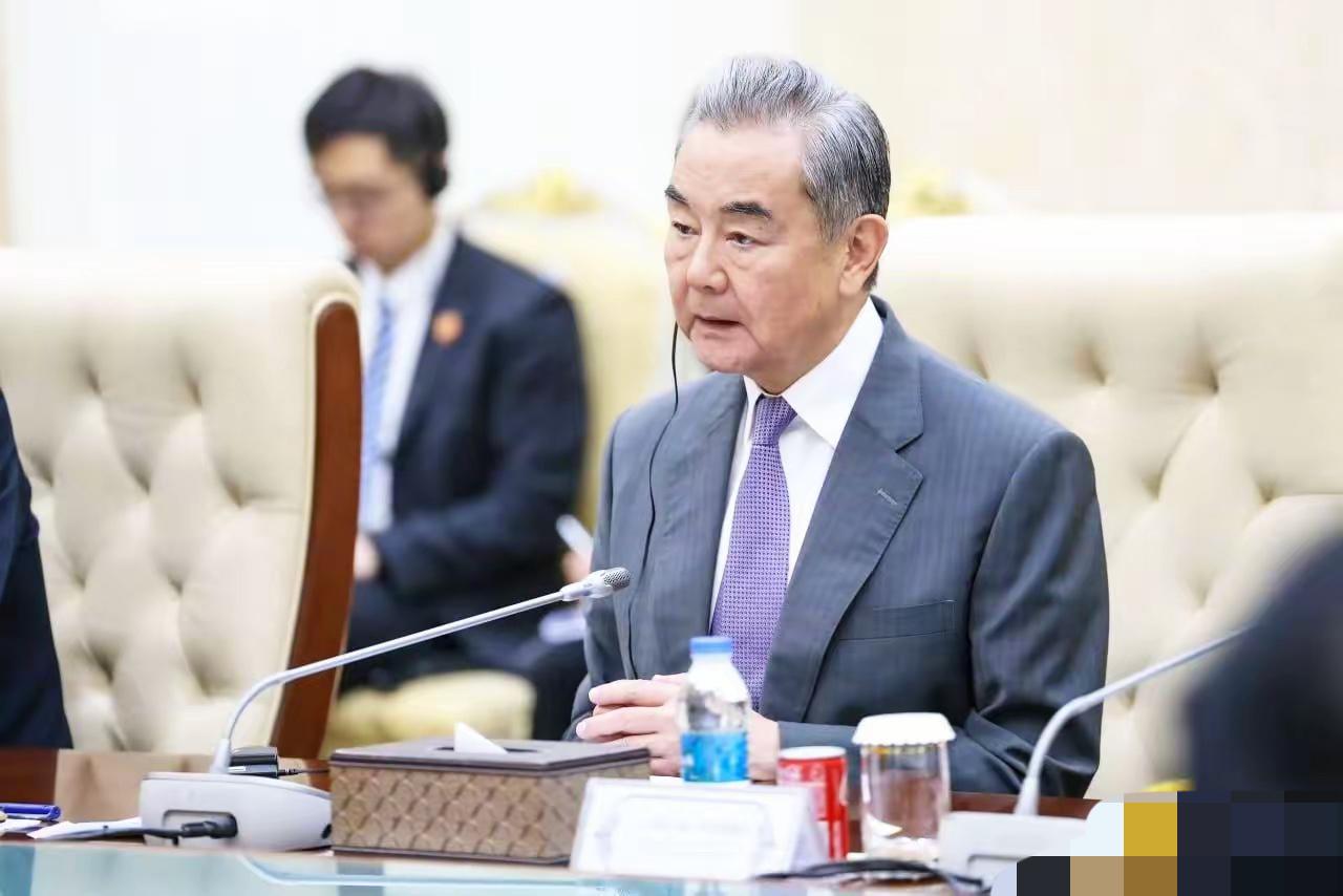 重磅！柬埔寨全力靠拢中国，释放的信号太关键

柬埔寨这次直接拿出十足诚意，高调向