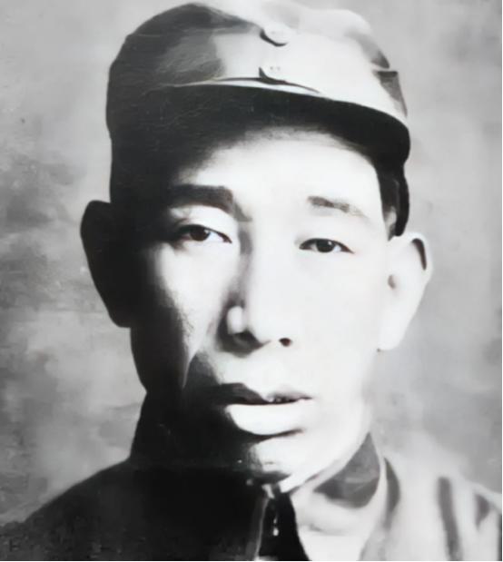 1949年，四野猛将杨国夫看着昔日战友们一个个升官南下，自己却被一纸调令派去地方