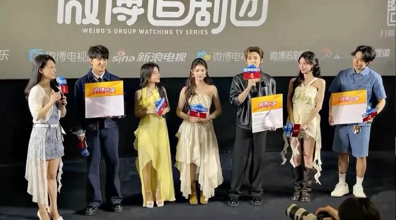 侯明昊说谢嘉鱼把散装的家变完整 散装的萧无衣，被谢嘉鱼一块一块拼起来了。侯明昊说