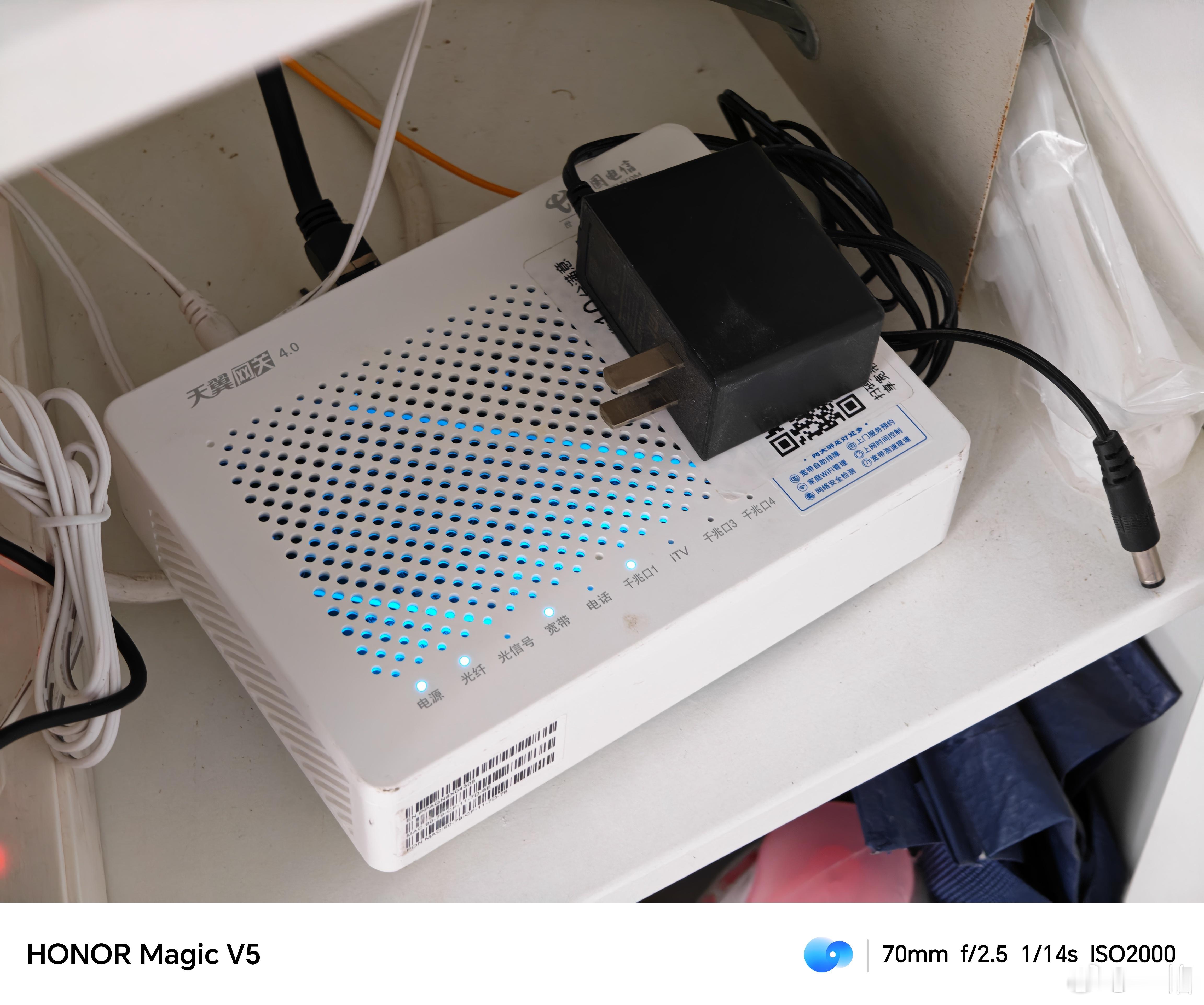 噗，就这个破电源坏了导致断网[捂嘴哭]光猫是中兴的，上回也是电源坏了，给我换个小