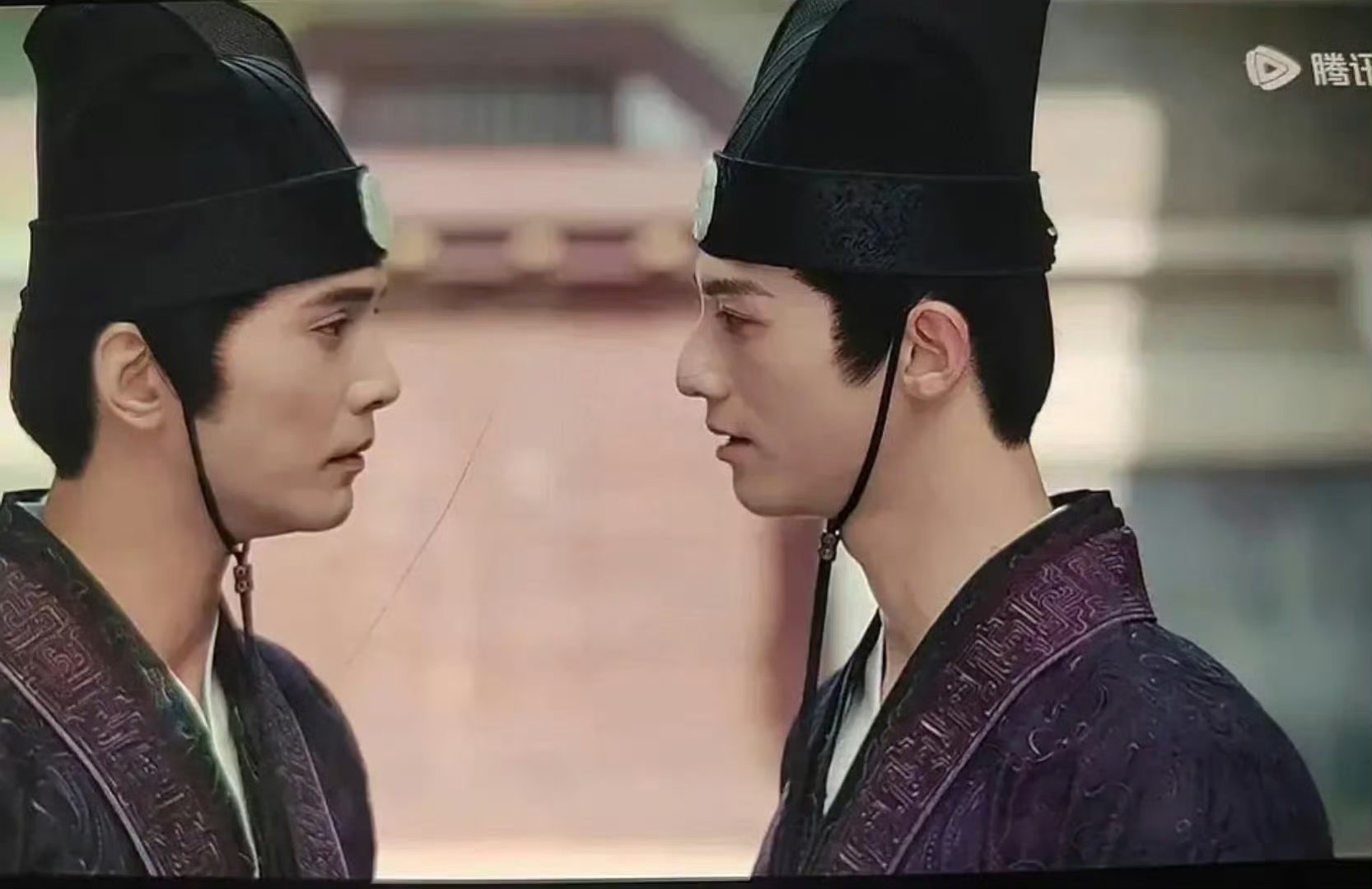 徐正溪和赖伟明的侧脸对比，伟明就是这个鼻子太突兀了正脸还是好看的 