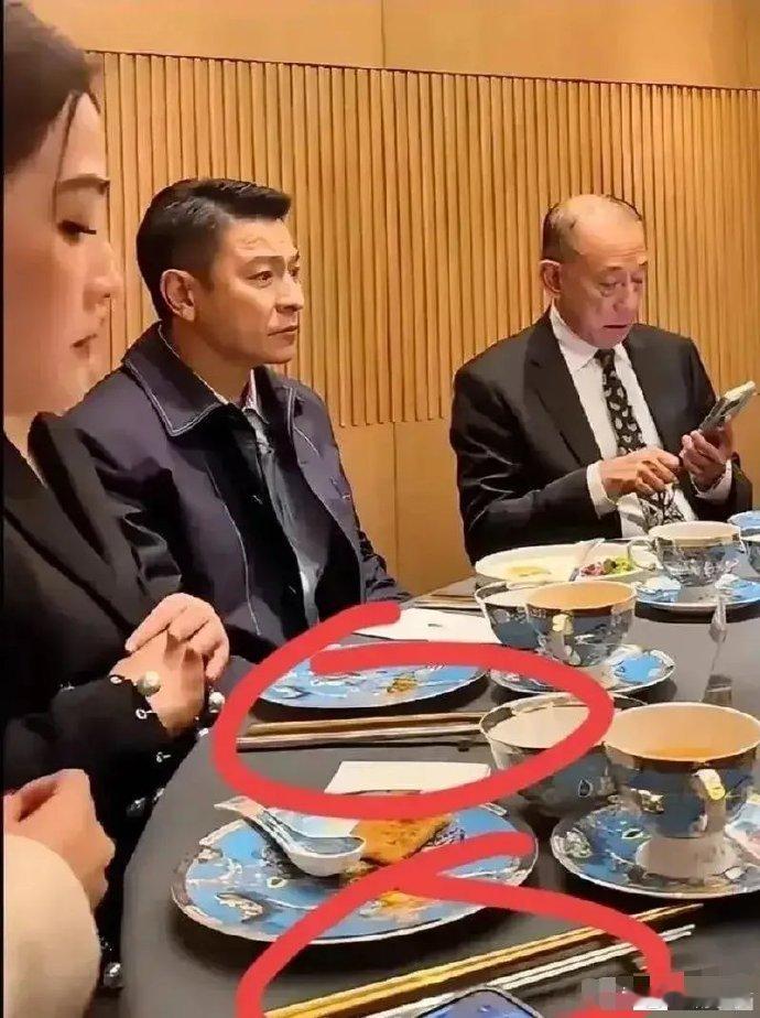 有钱人吃饭这么讲究的吗？ 