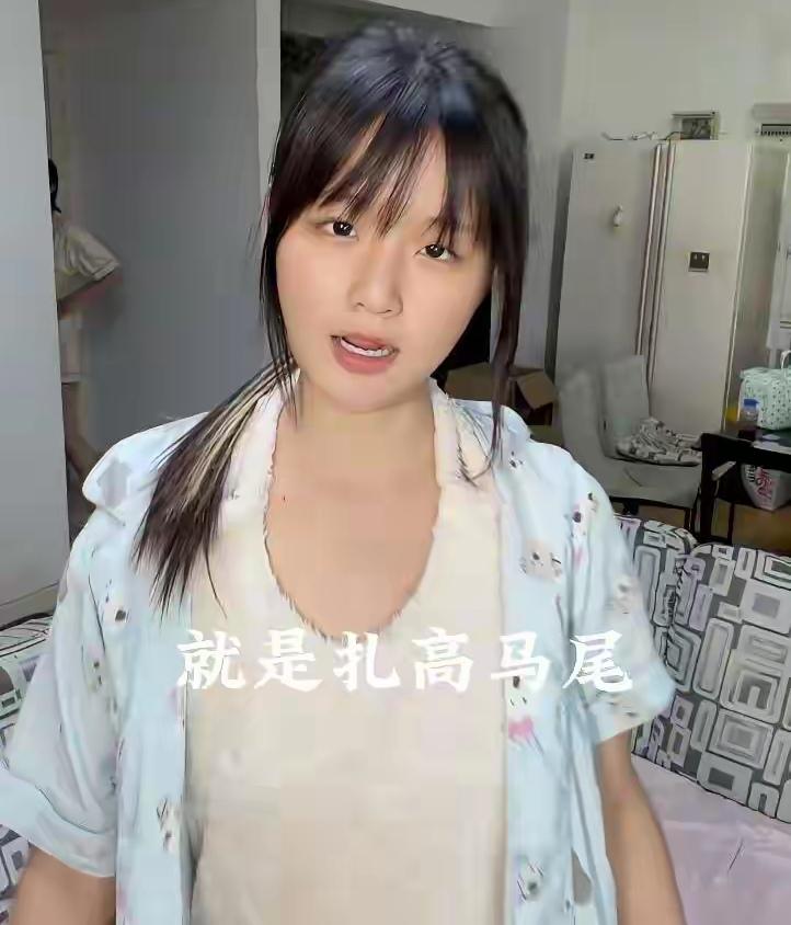 小慧君复出了，而且她的粉丝数量很快又有250万。
没错，这个小慧君就是那个为了解
