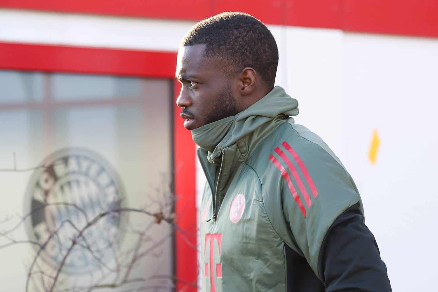 拜仁尚未为乌帕梅卡诺设定最终转会期限，但他们理想情况下希望能在本转会窗口关闭前得