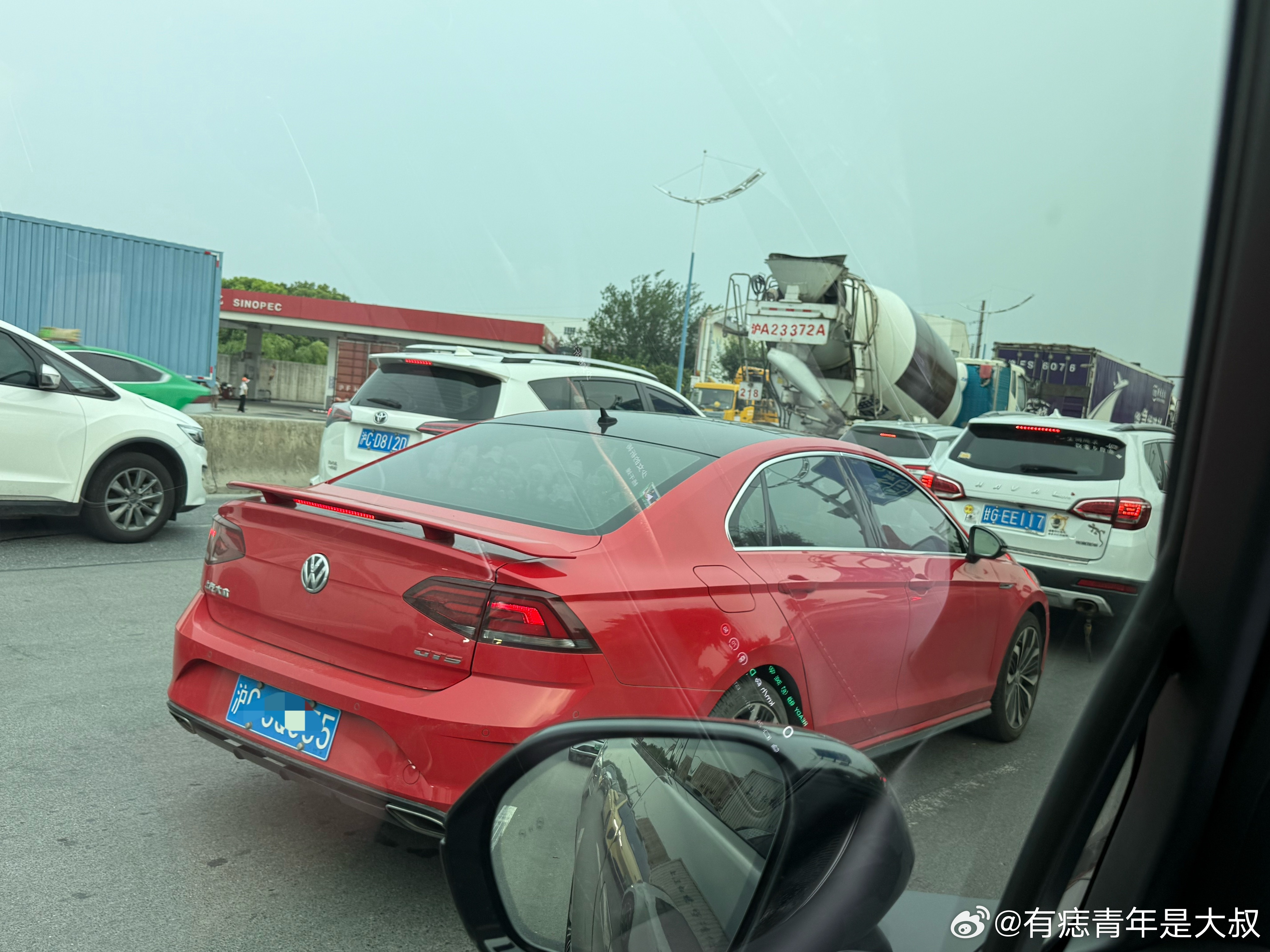 凌渡GTS，曾经的三厢GTI，也是我开过的第一辆试驾车。这车当年键盘值还是挺高的