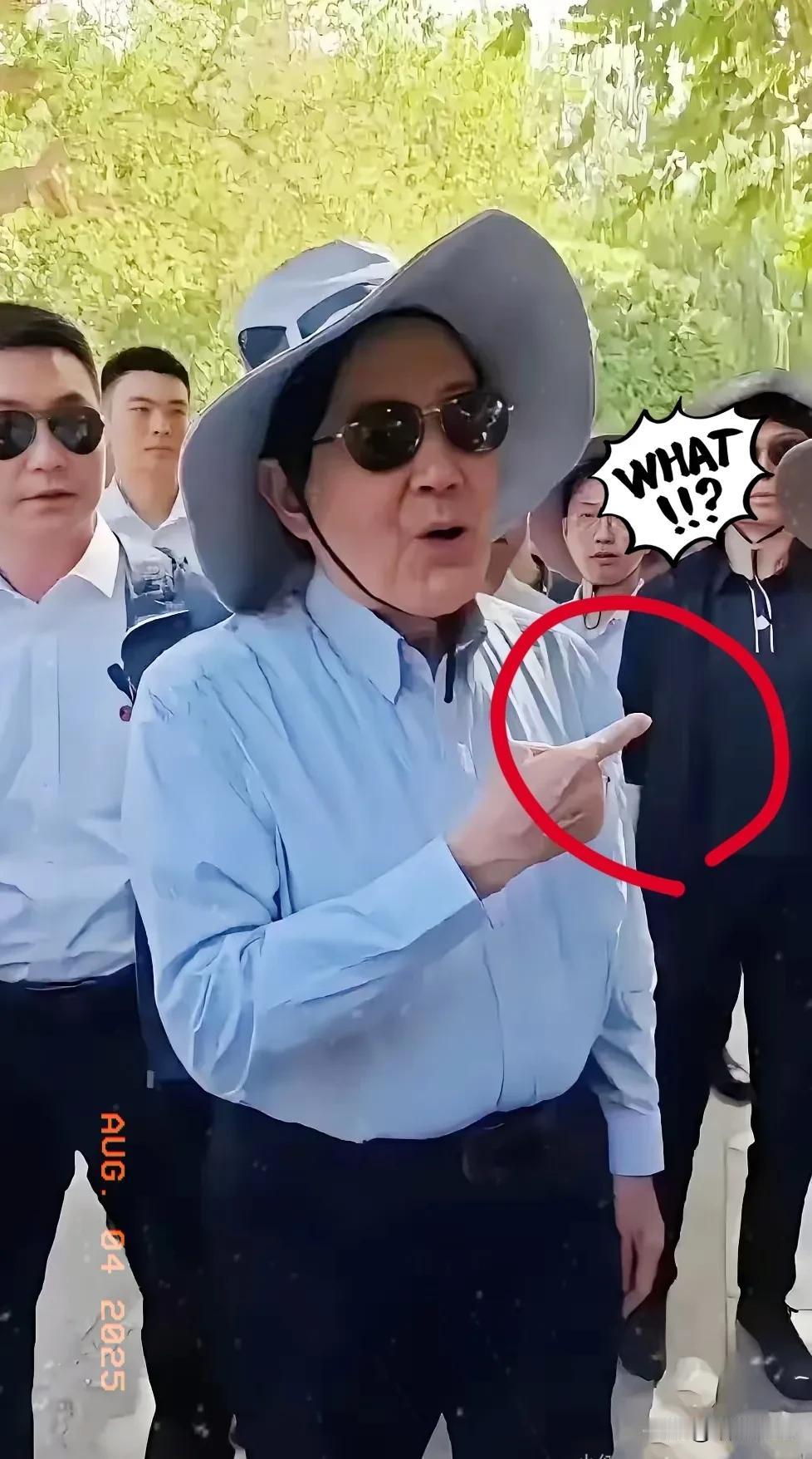 马英九公开表态
“台湾不接受武统”，
这言论实在让人哭笑不得，就好比

苍蝇说不