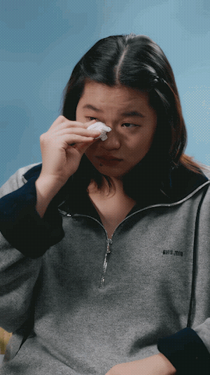 她是冠军可她也只是一个19 岁的小女孩啊。
当她面对镜头说:“我希望不要骂我了不