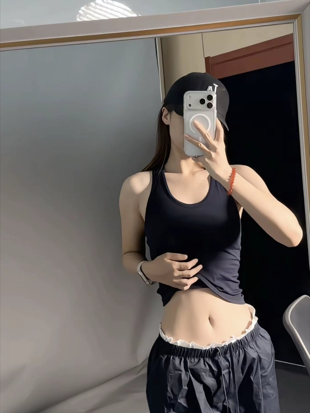 坚持运动的意义，是慢慢塑造舒展的体态，接纳认真努力的自己，保持长久稳定的状态。 
