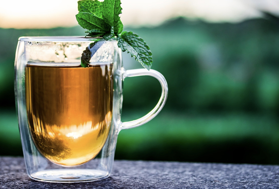 #健康过暑假# 三伏天是一年当中天气最热的时候，由于宝宝的体温调节功能发育还不完