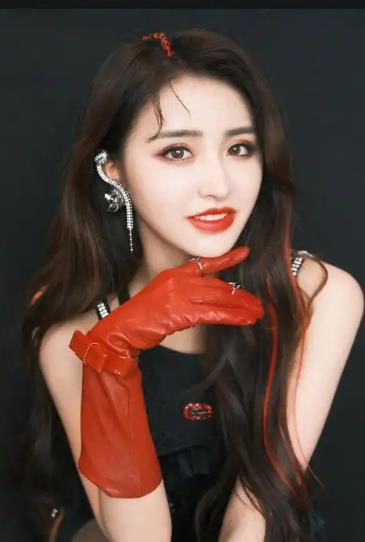 金子涵说这七年没和任何人发生性关系 金子涵回应网友疑问称，这七年以来我没有跟任何