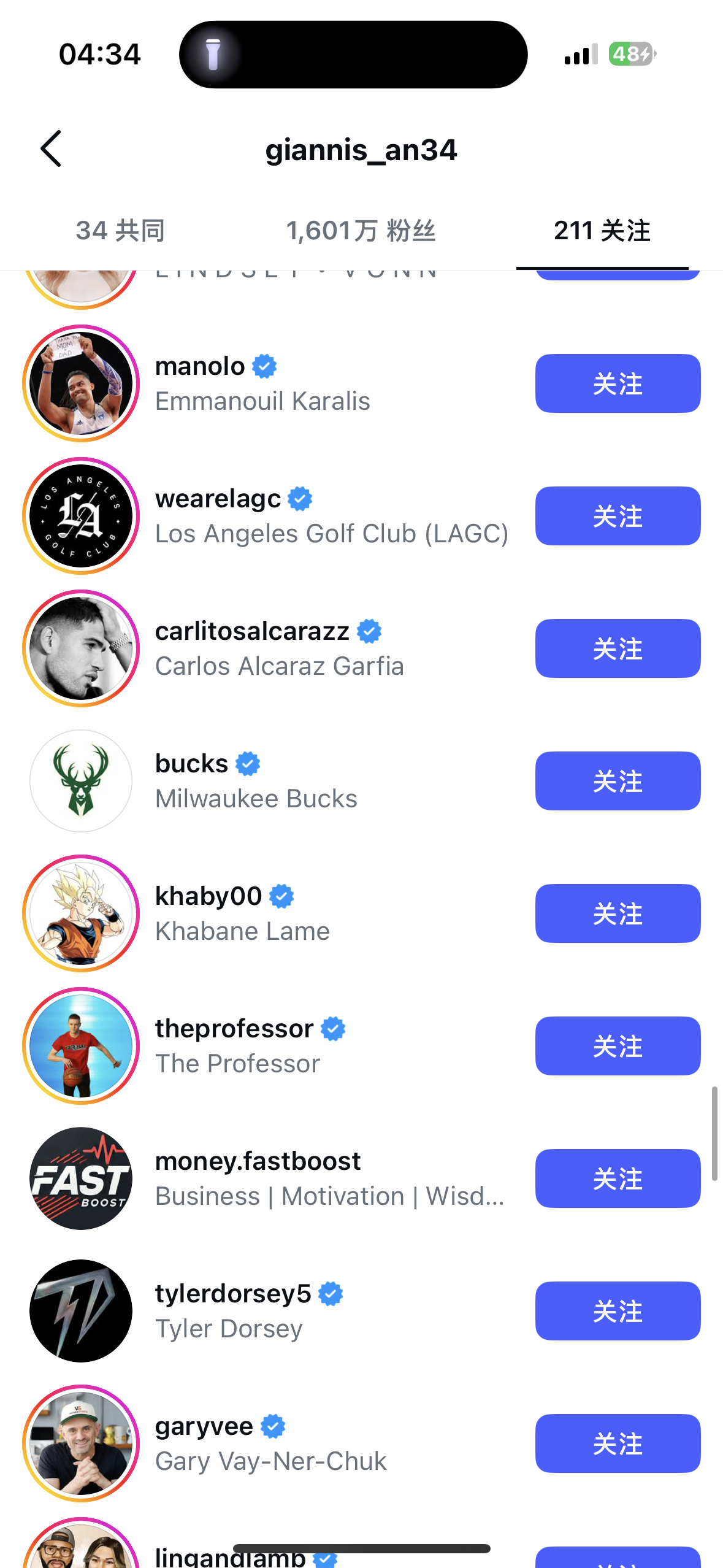 字母哥已经取关了雄鹿 哎 80W的账号 发假消息 图什么呢 