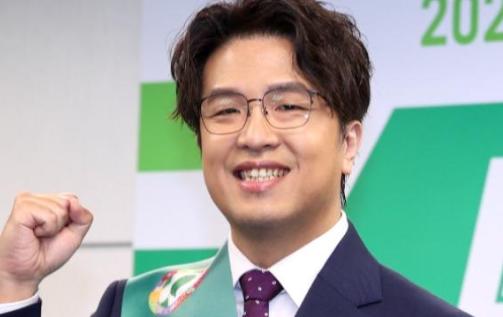 “台独”顽固分子沈伯洋今天受访表示，昨天有记者问了这个问题，张孝全本人满脸问号，