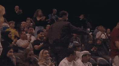 大罗、卡卡现身迪拜，观看萨巴&克耶高斯网球性别大战