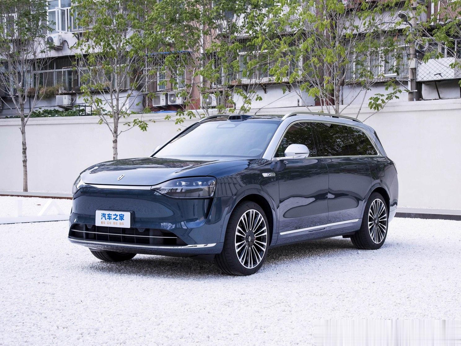 #大v聊车##enzo碎钞机# 【“千万内最好的SUV”问界M9发布：大定破万只