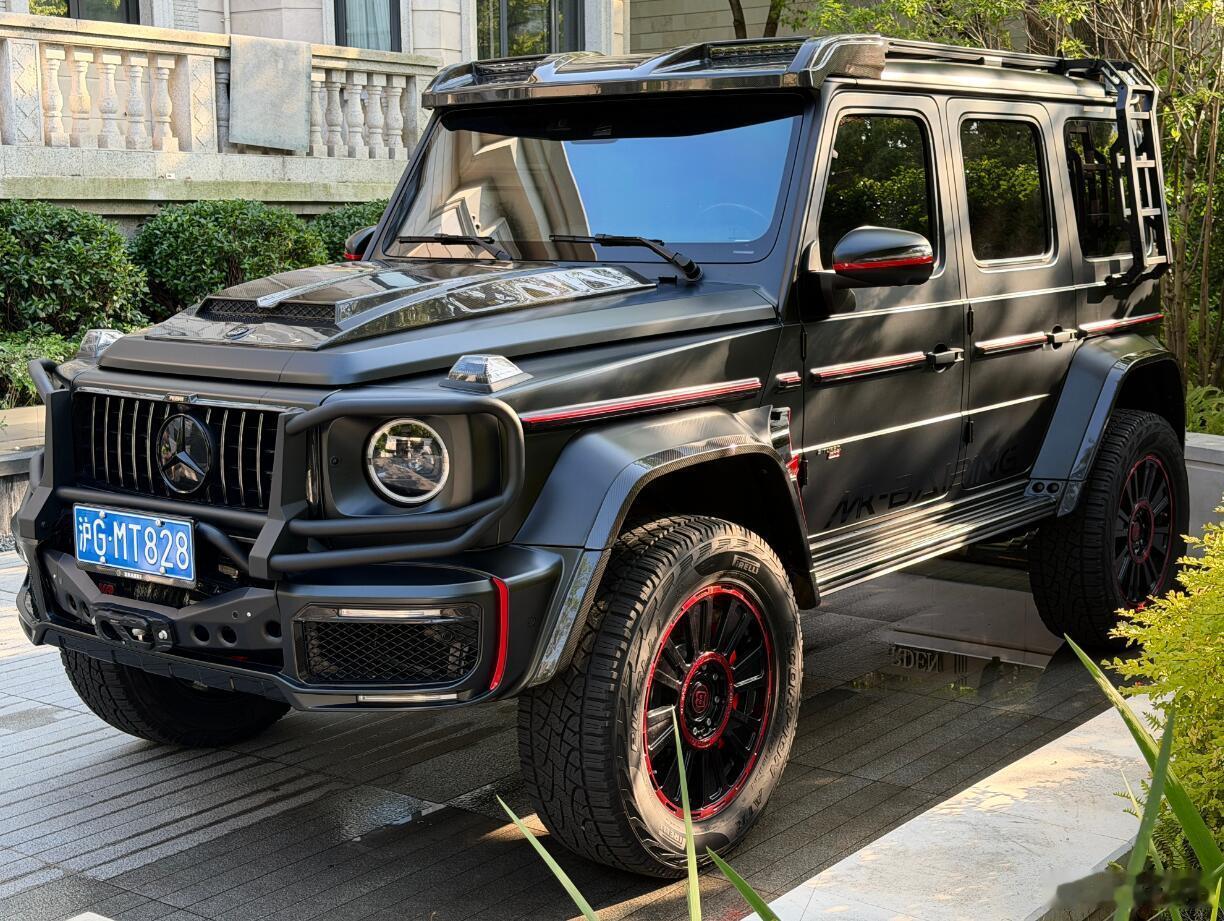 偷税漏税被查，还在炫耀自己的豪车，哥们确实是有点不知天高地厚了。看了下这车，可能