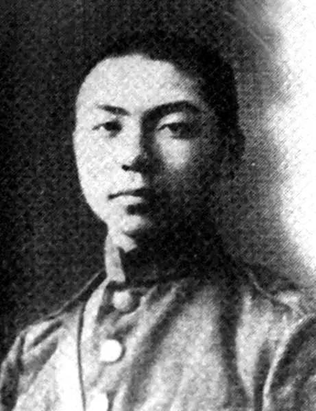 1912年，49岁的吴俊升，终于盼来了亲生儿子。这老爷子抱着孩子，在洮南镇守使的