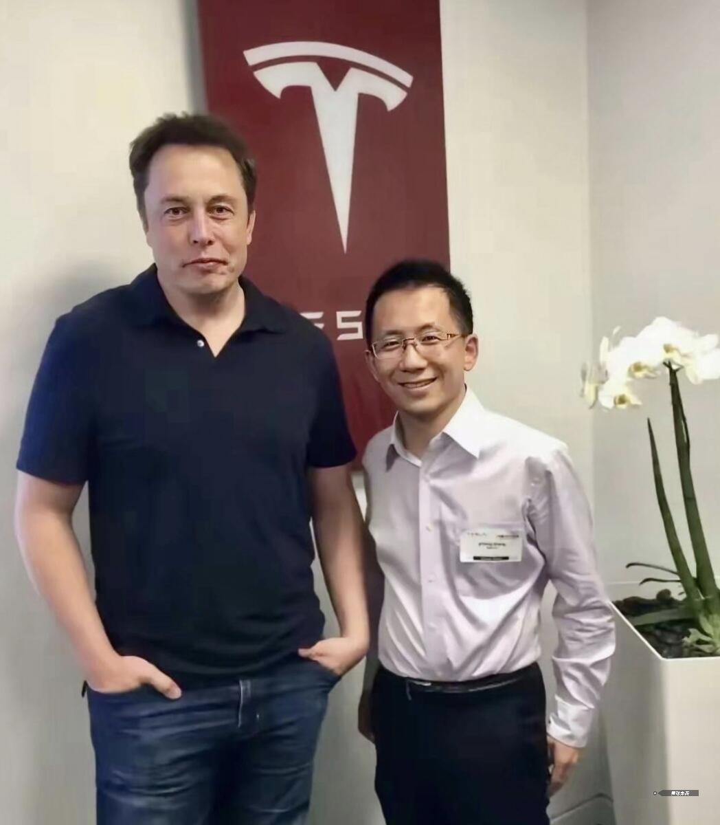 世界最有钱的马斯克和中国最有钱的张一鸣
这算不算是打破了“只能我们追着合影”的局