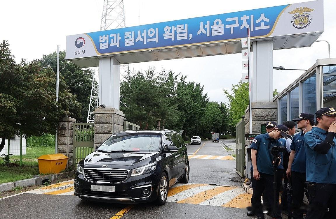 此前在韩国全网刷屏的前总统尹锡悦看守所特权传闻，26日迎来官方最终定论！网传他独
