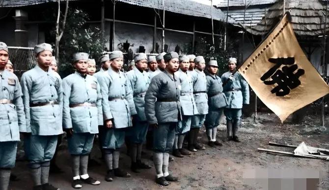 1938年，一个和尚带着几十个僧人抗日，贺龙让余秋里邀请他们加入八路军，和尚看到