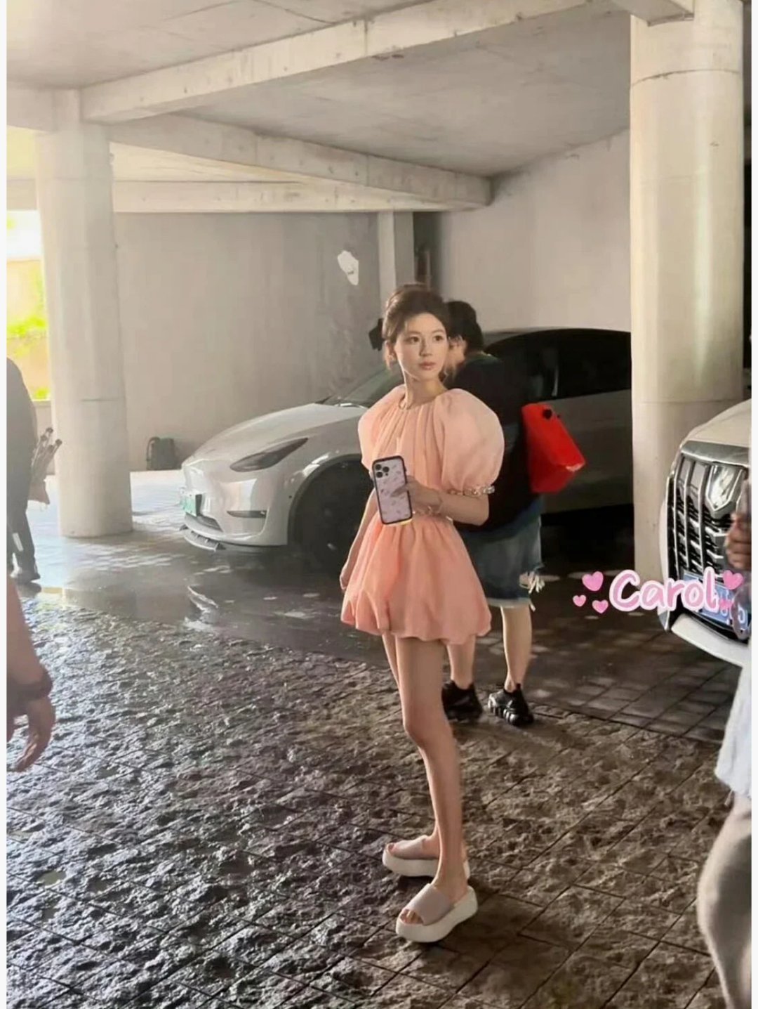 身高161cm，体重70斤左右的赵露思太瘦了，不过上镜好看！ ​​​