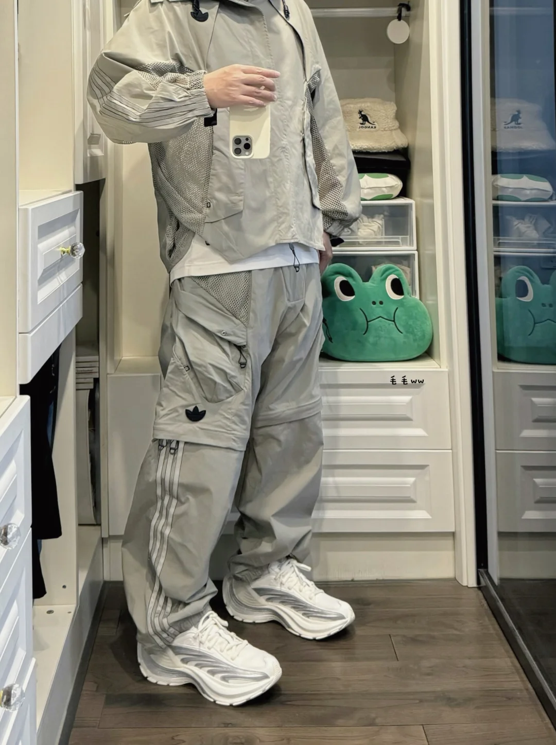 户外沙色系｜冲锋衣穿搭