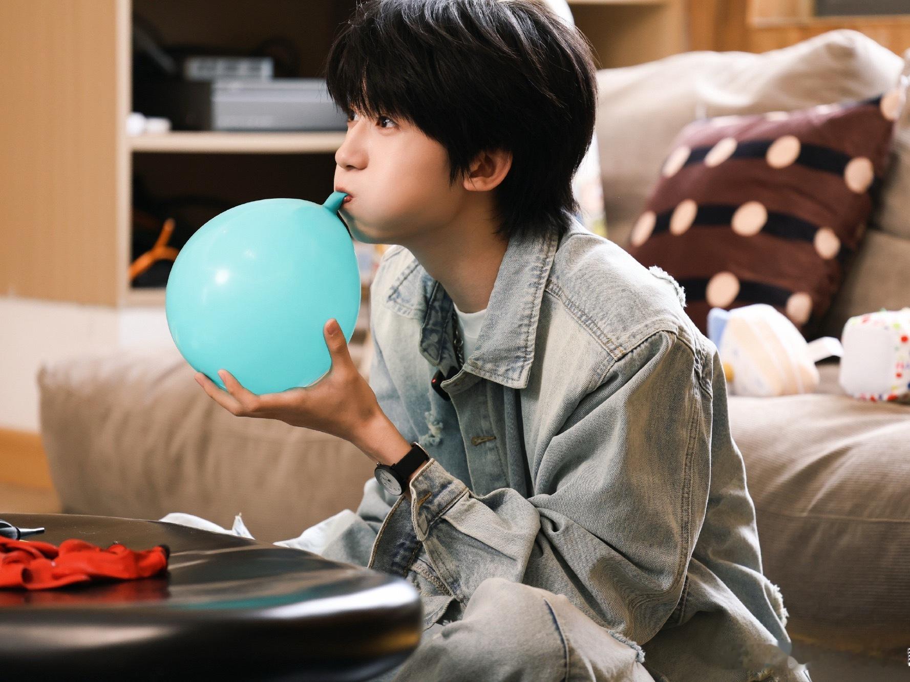 这小孩子 