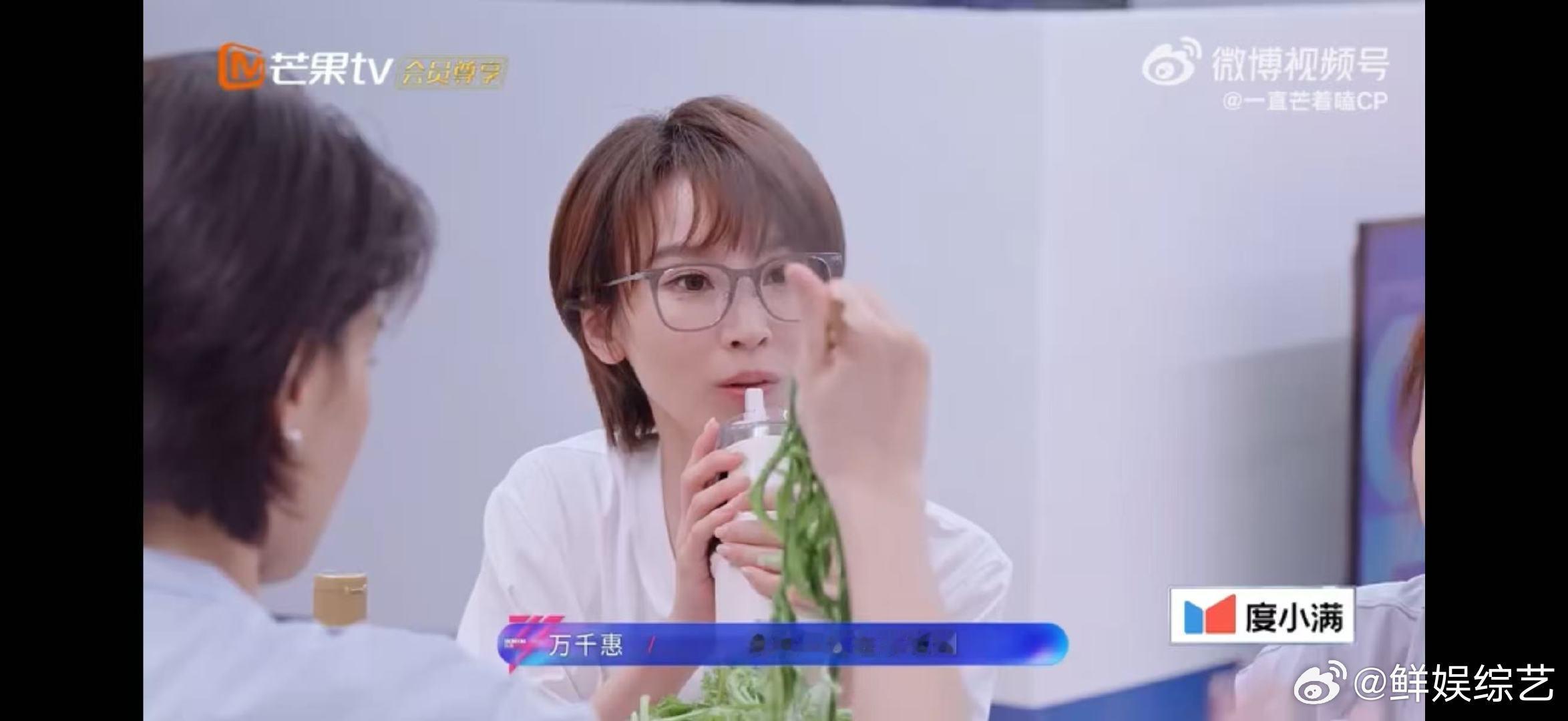 万千惠万千惠大学毕业一年演了五部话剧乘风2026褪去学生青涩模样，在话剧舞台上愈