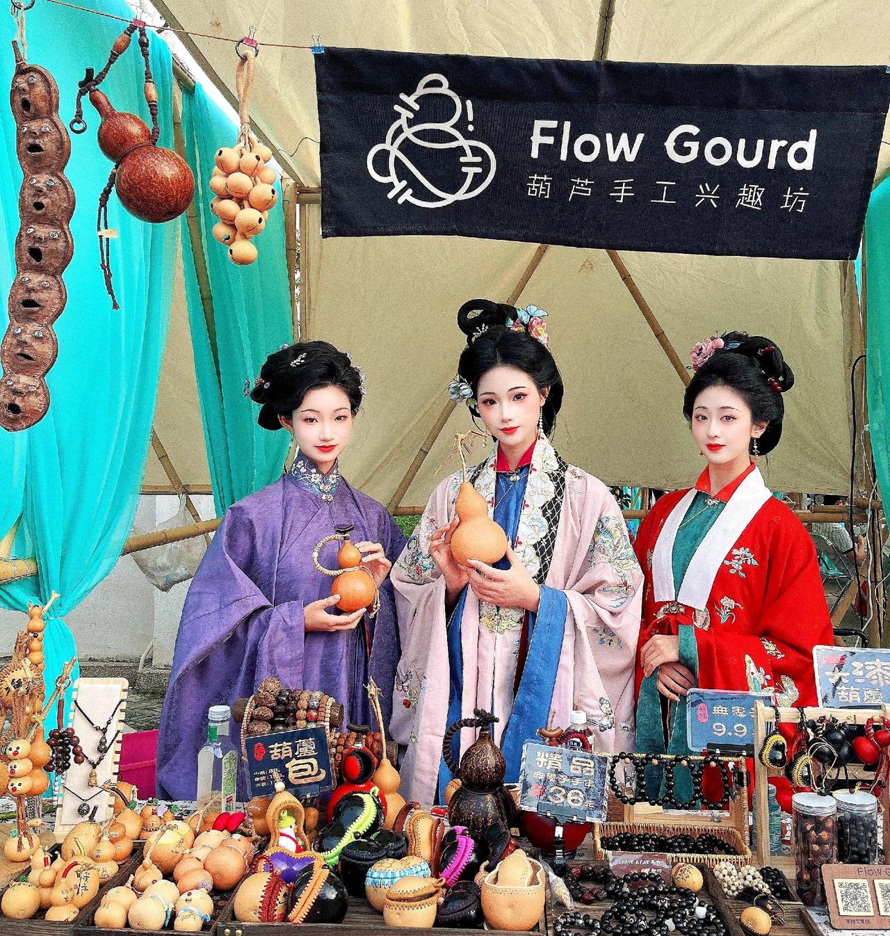 首次摆摊第三天，记录一下出掉的小可爱们…小葫芦包全部出掉了，大的也不多了，好开心
