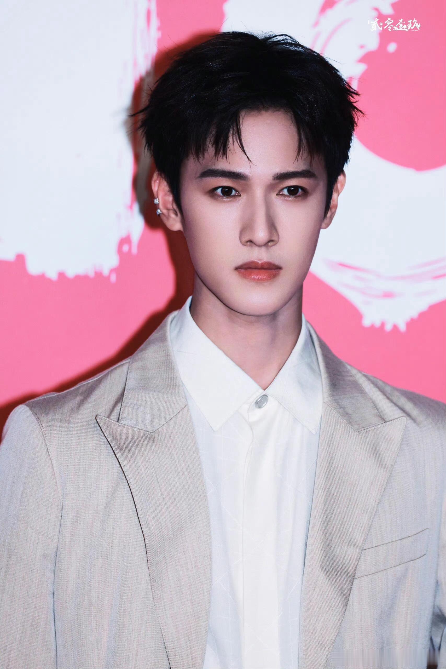 李昀锐 受邀出席巴黎时装周！Dior小王子闪耀巴黎