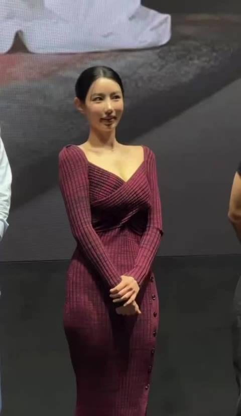 申知原因为一条鼓包裙子火了！
原来九键拼音还打不出来的人名，没想到直接热搜霸榜了