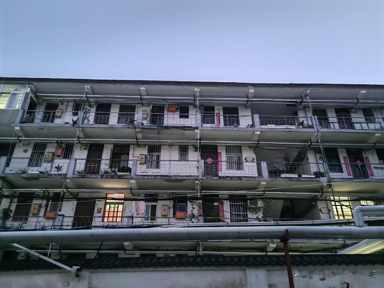 每次看到这种建筑的楼，可想进去看一看里面的空间到底是什么样子？
这种建筑的楼焦作
