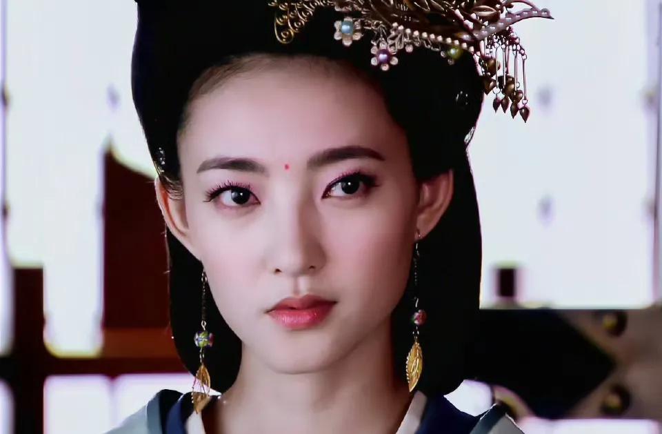 又一演技派女明星去拍短剧了，7月27日，有着素颜女神的王丽坤也去拍短剧了，不明白