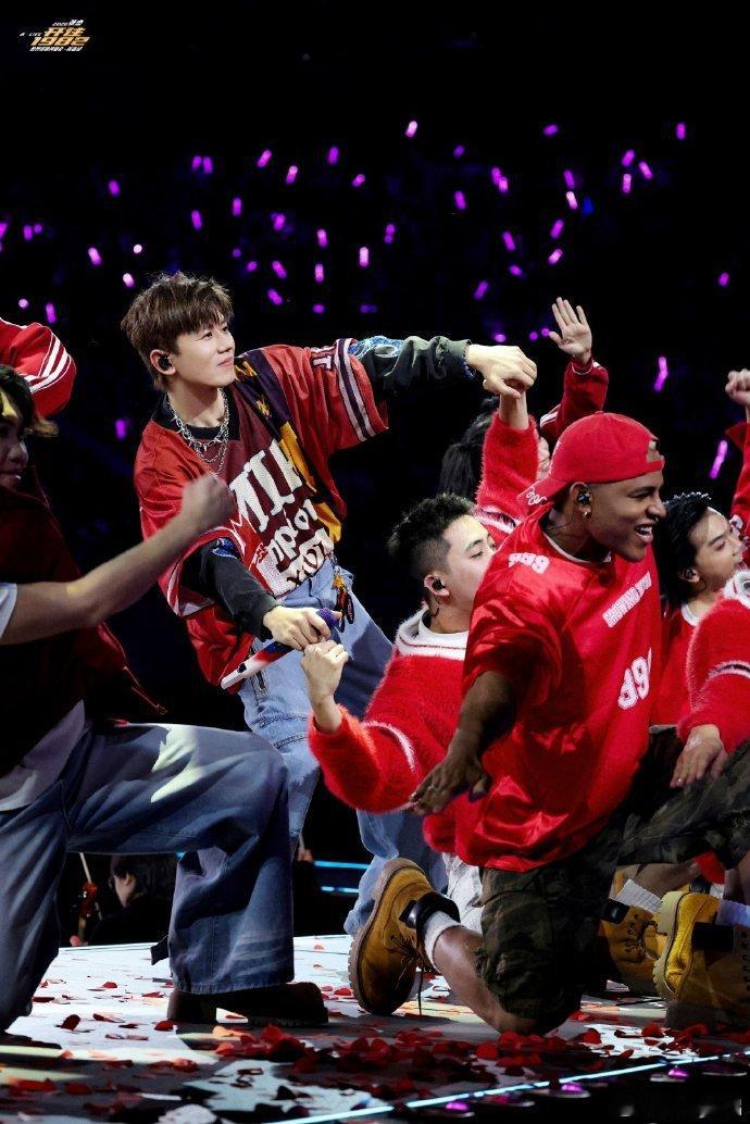 可是妈妈张杰不是别的黄毛 真的狠狠共情！杰哥这黄毛哪是普通款，满屏青春男大氛围感