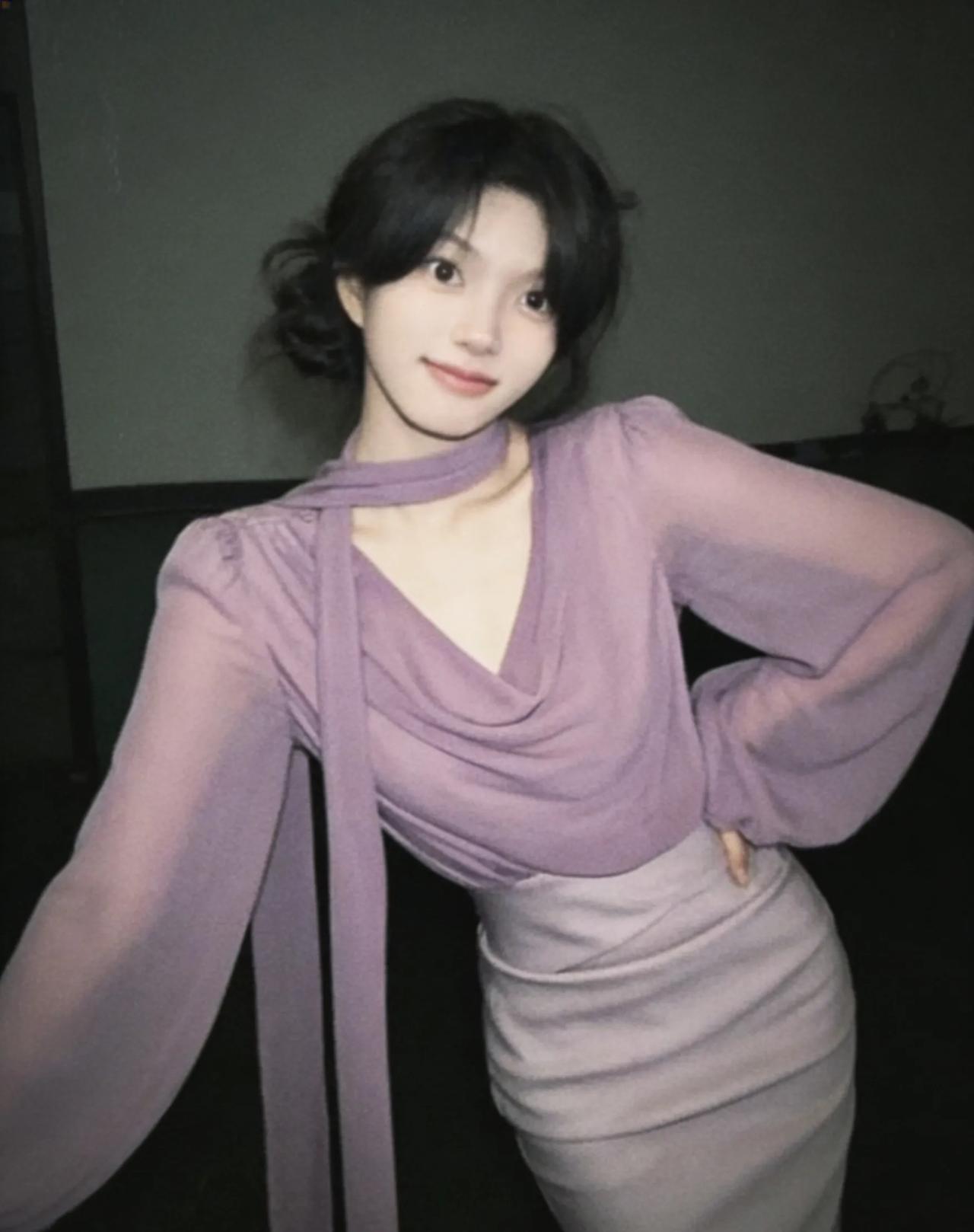 什么样的女孩可以被称为美女面容姣好是一方面，五官协调看着舒服。