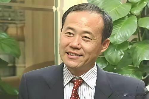 从长相看，王石先生的前妻基因挺强的，这种长相的人不怒自威！可以想象相当长时间，老