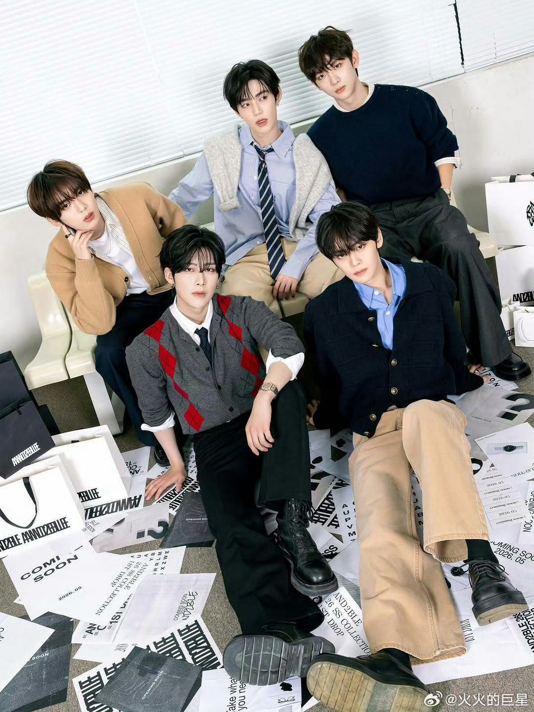 你们看好这个AND2BLE吗乐华新男团AND2BLE五人公式照AND2BLE五人