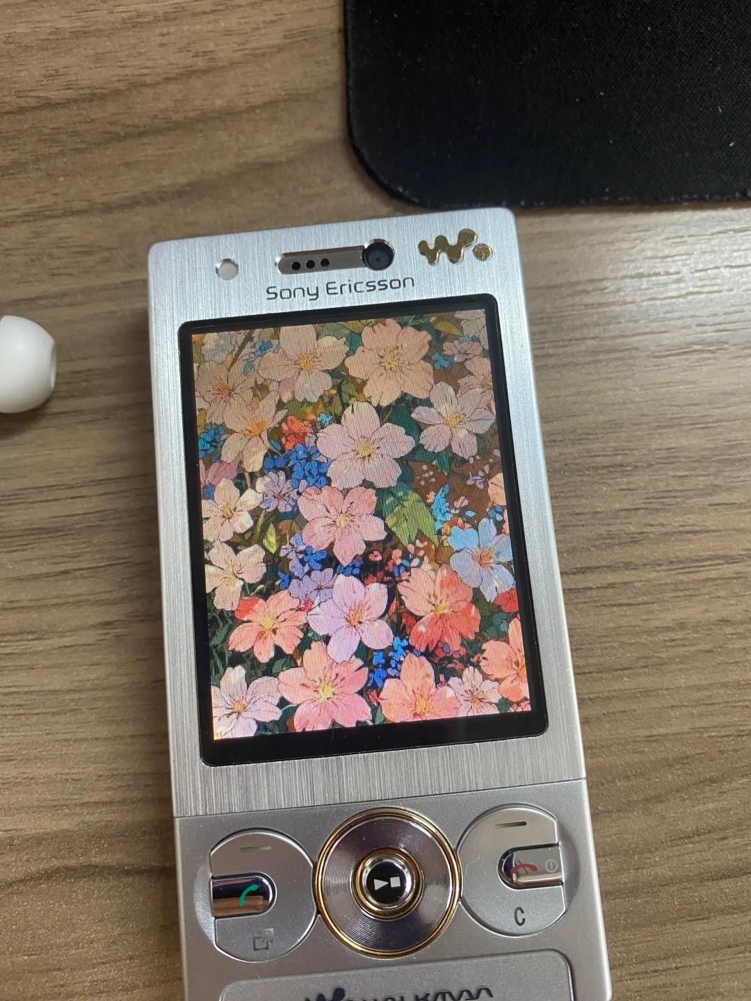年纪大了，喜欢怀旧了，插卡还能正常使用