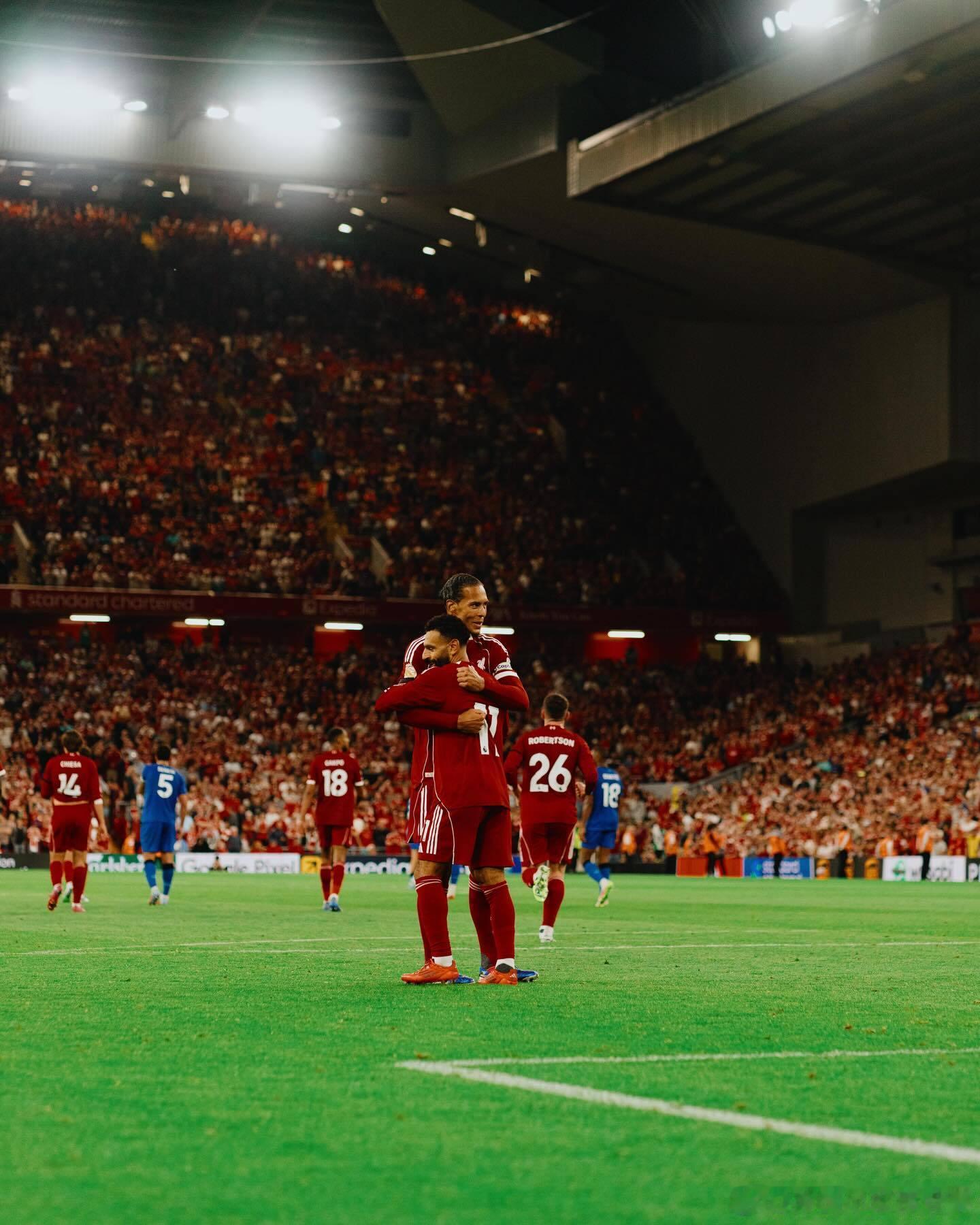 范戴克告别萨拉赫和罗伯逊的文章太感人了🥹❤️“九年……这不仅仅是一段篇章，更是