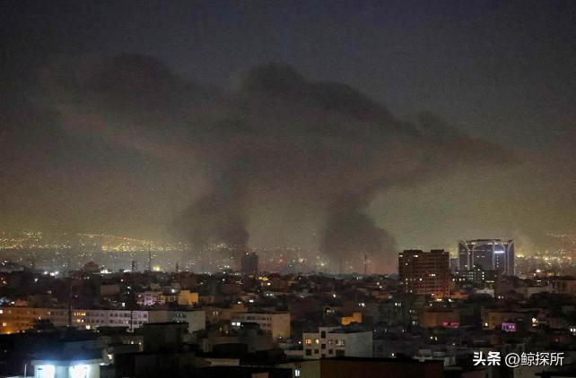 炸裂预警！以军彻底动杀心了，100架战机连夜突袭，直扑伊朗首都德黑兰，250枚炸