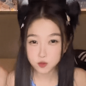 诡秘们，能不能给我推荐推荐干皮用的护肤品还有粉底液还有防晒隔离之类的，跪求，评论